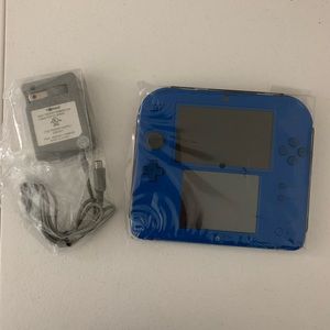 Blue Nintendo 2DS Super Mario Bros. bundle & 4 games